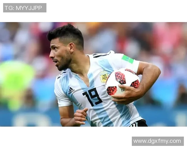 以足球高级感球星为核心展现绿茵场上独特魅力与非凡风采 以足球高级感球星为核心展现绿茵场上独特魅力与非凡风采