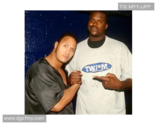 岁月留痕绿茵记忆怀旧球星合影定格经典瞬间 岁月留痕绿茵记忆怀旧球星合影定格经典瞬间