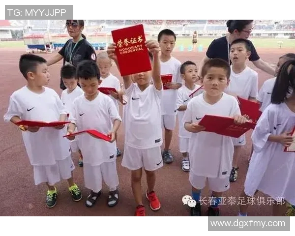 足球球星温暖小孩心灵 用爱与行动点亮未来希望