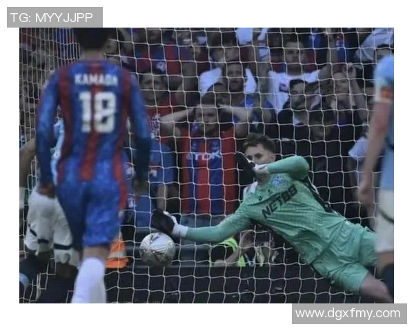 足球天上掉下来的球星究竟是谁引发球迷热议与无限猜想